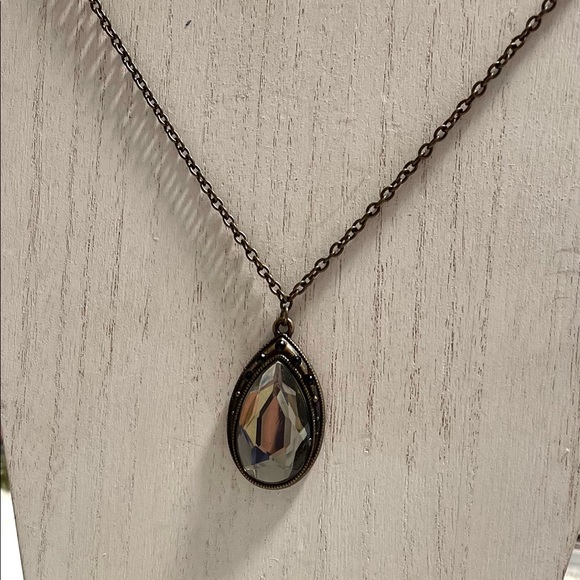 Crystal Pendant- Victorian  Style with Bronze Chain Necklace - Picture 4 of 5